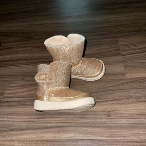 It has been worn once …. The size says 2/3 in baby’s .